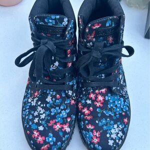 Floral Dr martens